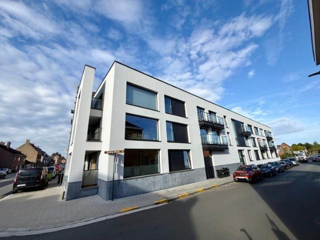 Instapklaar appartement met garage nabij het centrum van.