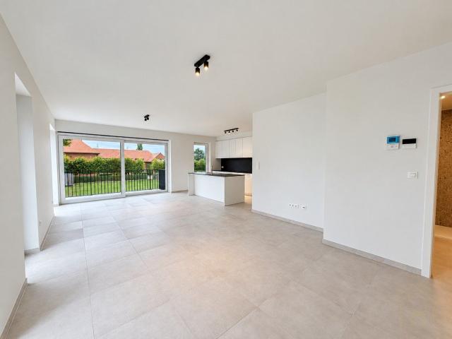 Instapklaar appartement met groot terras, verzicht, staan.