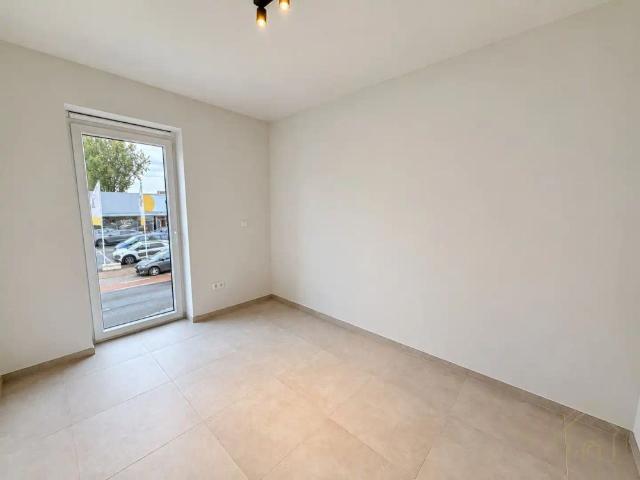 Instapklaar appartement met groot terras, verzicht, staanplaats en garage