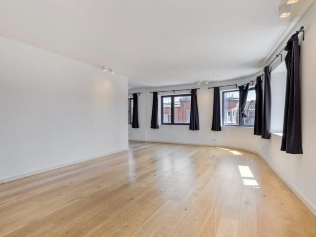 Instapklaar appartement met ruim terras en 2 slaapkamers