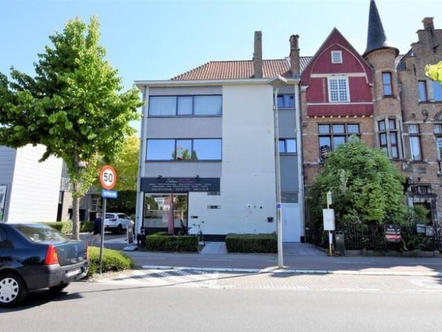Instapklaar appartement met ruim, zonovergoten terras