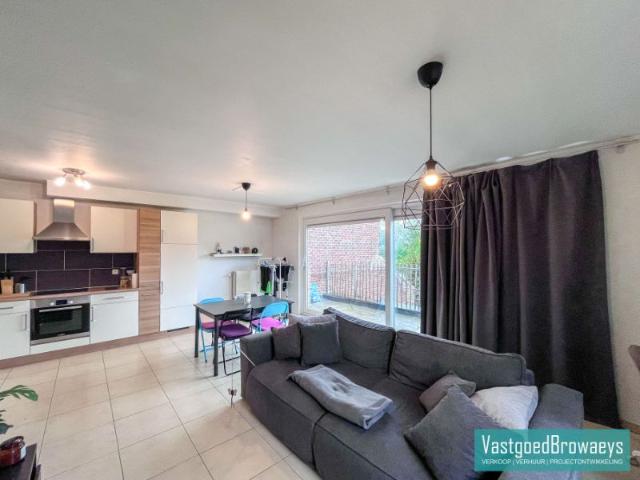 Instapklaar appartement met terras en garage
