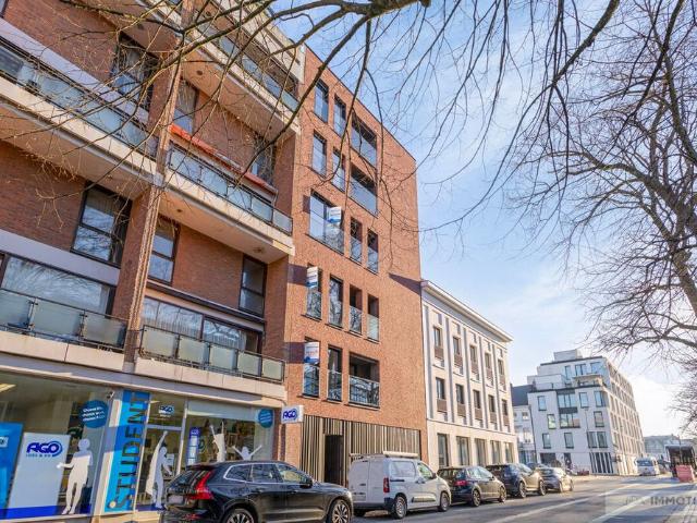 Instapklaar appartement met terras en parking