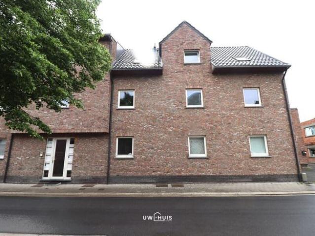 Instapklaar appartement met twee slaapkamers én terras, gele