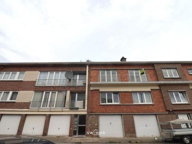 Instapklaar appartement met twee slaapkamers en terras te Ha