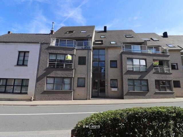 Instapklaar appartement met twee slaapkamers, ruim terras én