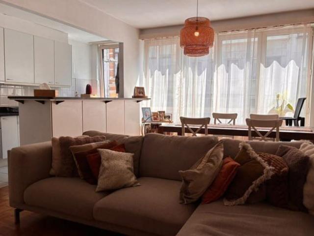 INSTAPKLAAR APPARTEMENT OP CENTRALE LOCATIE