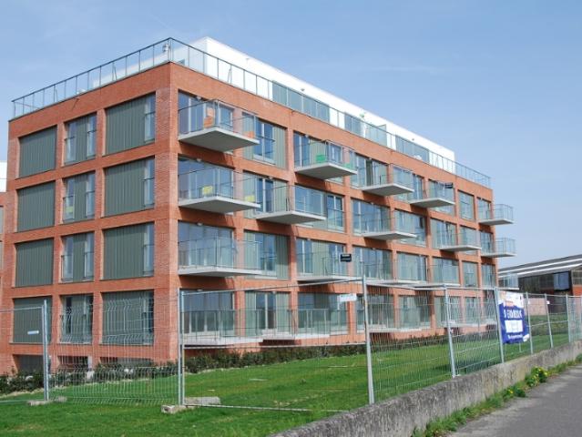 Instapklaar appartement op de 2eV met 1 SLK, autostaanplaats en terras met uitzicht op het water en natuurgebied