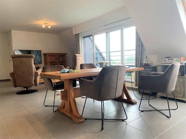 Instapklaar dakappartement met 2 slaapkamers + garage