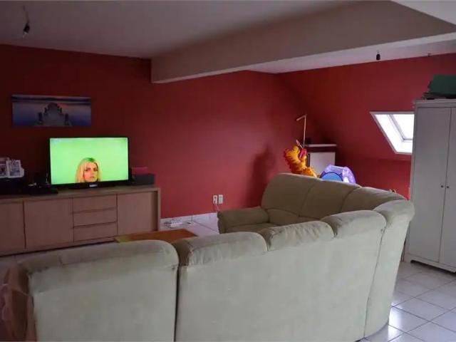 Instapklaar dakappartement met terras en autostandplaats in Ardooie