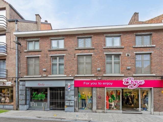 INSTAPKLAAR DUPLEX APPARTEMENT MET 3 SLAAPKAMERS, POLYVAN.