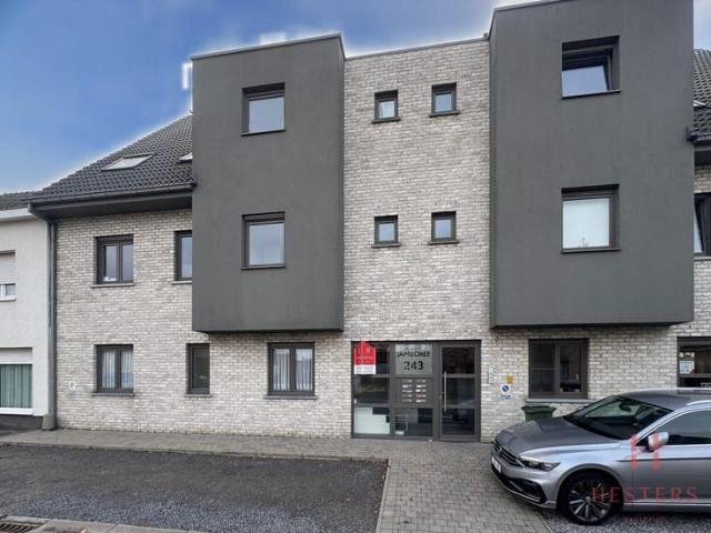 Instapklaar duplexappartement met 2 slaapkamers en garage