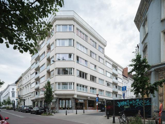 Instapklaar en verniewd appartement met 2 slaapkamers, in.
