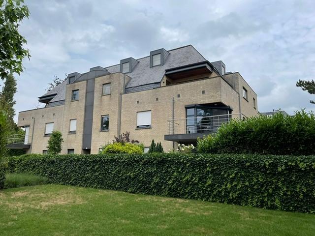 Instapklaar en gunstig gelegen GLVL APP met 2 SLK, tuin en ondergrondse garage