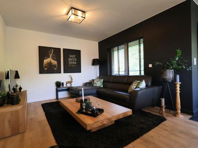 Instapklaar en lichtrijk hoekappartement met 3 slaapkamers