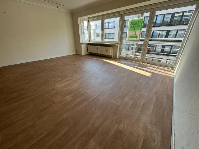 Instapklaar en ruim appartement met 2 slaapkamers te huur vlak bij zee te Oostende!