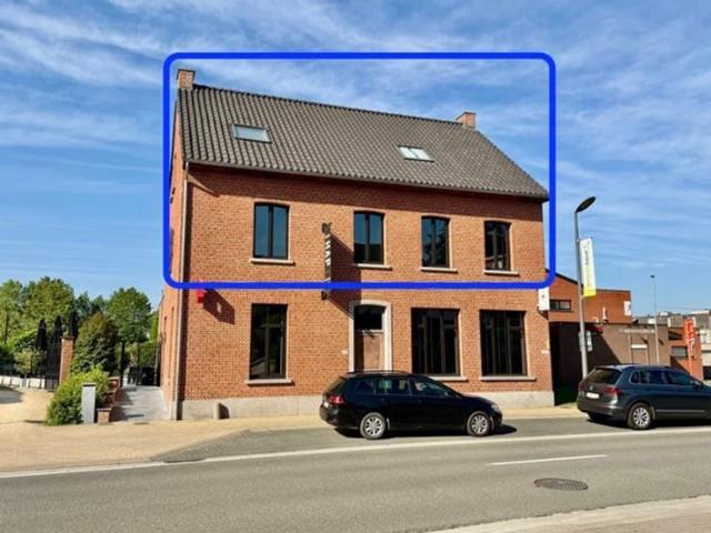 Instapklaar en ruim appartement met terras en 3 slaapkamers