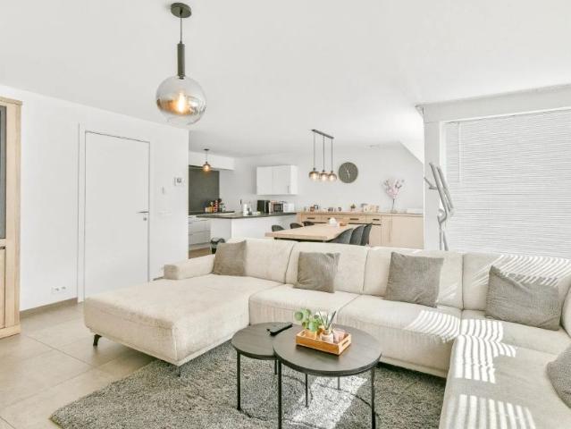Instapklaar en ruim tweeslaapkamerappartement in het centrum van Gistel