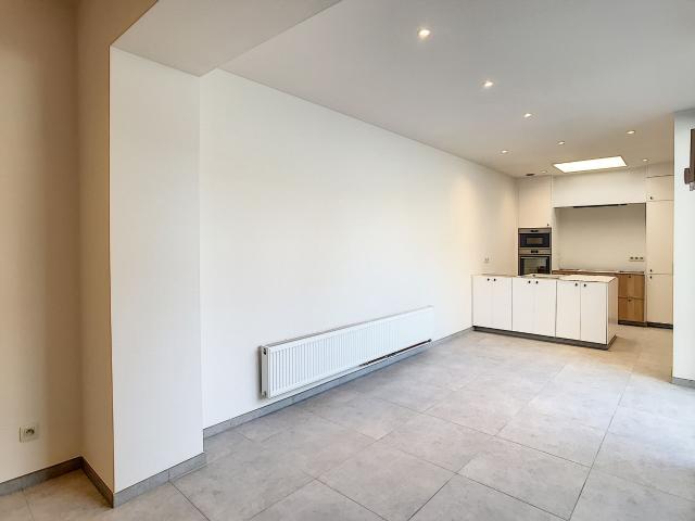 Instapklaar gelijkvloers appartement met terras te huur in Ieper