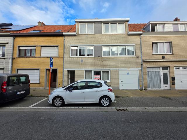 Instapklaar gelijkvloers appartement met 1 slaapkamer en garagebox te Bredene Sas
