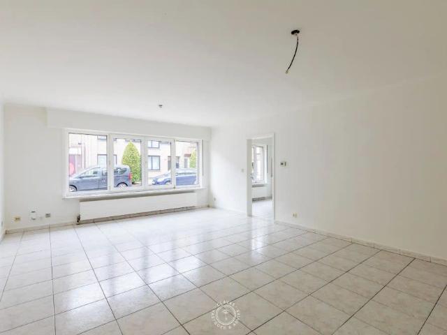 Instapklaar gelijkvloers appartement met 2 slaapkamers en garagebox