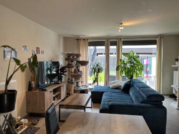 Instapklaar gelijkvloers appartement met 2 slaapkamers en een afgesloten tuin met toegang tot de carport