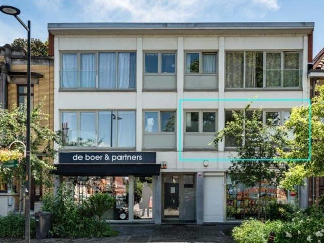 Instapklaar, gerenoveerd app met 2 slpk in centrum van Hove