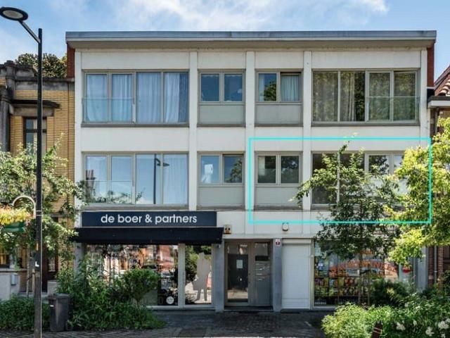Instapklaar, gerenoveerd app met 2 slpk in centrum van Hove