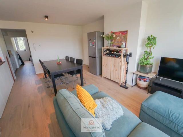 Instapklaar gerenoveerd duplex app nabij Sint Pietersstation!