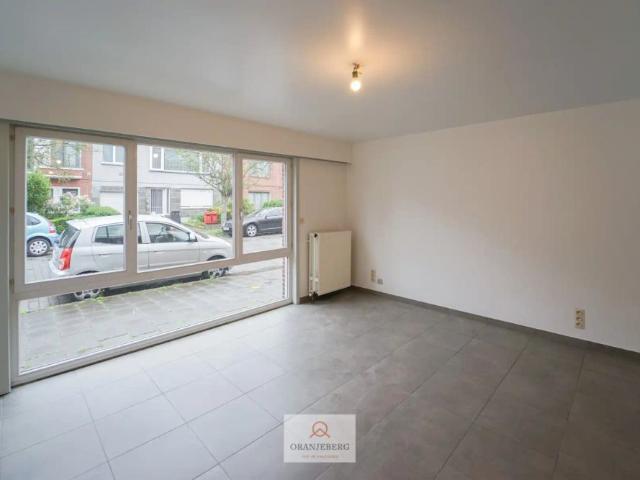 Instapklaar gerenoveerd gelijkvloers appartement met tuin