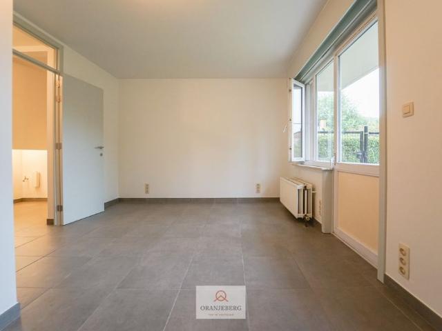 Instapklaar gerenoveerd gelijkvloers appartement met tuin