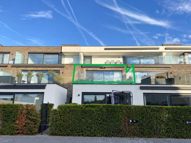 Instapklaar modern 2 slaapkamerappartement met garage in ha