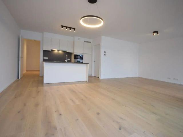INSTAPKLAAR NIEUWBOUWAPPARTEMENT MET ZONNETERRAS NABIJ CENTRUM