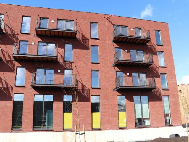 Instapklaar nieuwbouwappartement op 1eV met 2 SLK, terras & autostaanplaats