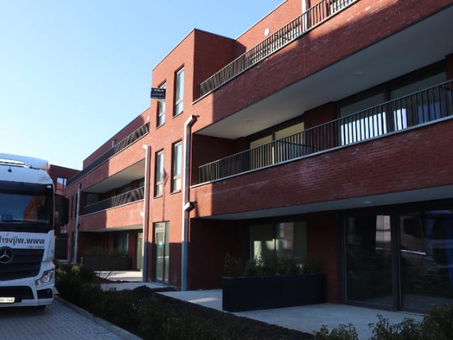 Instapklaar nieuwbouwappartement op 2eV met 1 SLK, terras & autostaanplaats