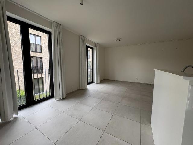 Instapklaar recent 2 slpk appartement nabij centrum Genk