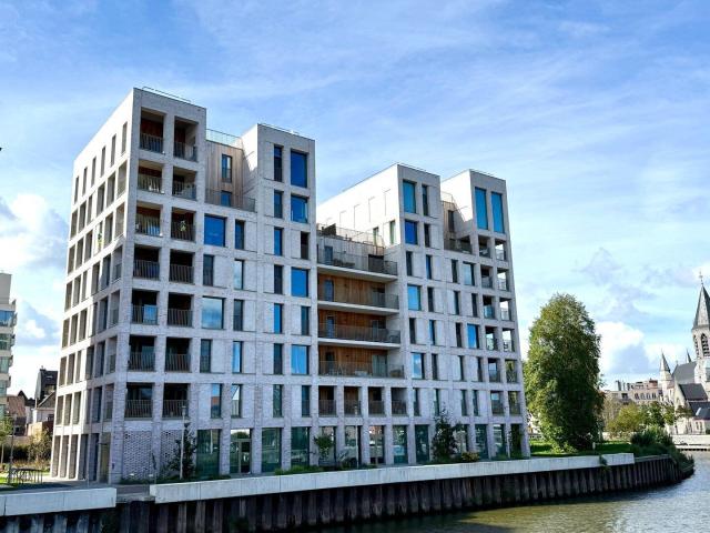 Instapklaar recent appartement met 2 slaapkamers