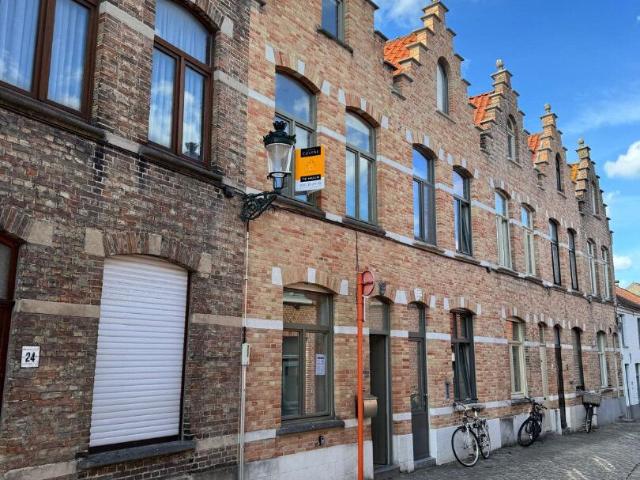 Instapklare trapgevelwoning met zonnig terrastuintje en g.