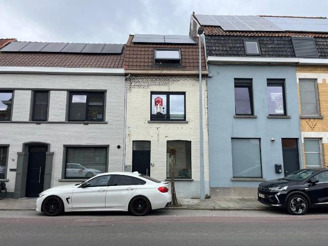 INSTAPKLARE, VOLLEDIG GERENOVEERDE WONING IN TIELT