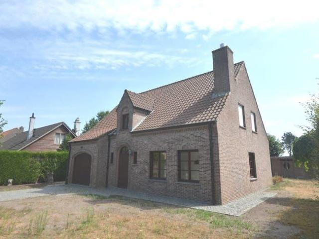 Instapklare vrijstaande woning met garage