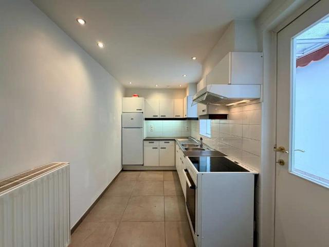 Instapklare woning met 2 slaapkamers en diepe tuin te Roeselare!