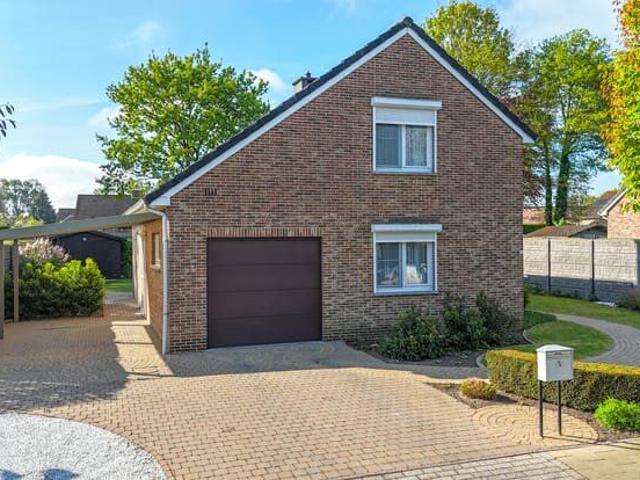 Instapklare woning met 3slpks, tuin, airco en zonnepanelen!