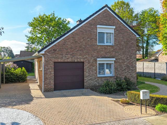 Instapklare woning met 3slpks, tuin, airco en zonnepanelen!
