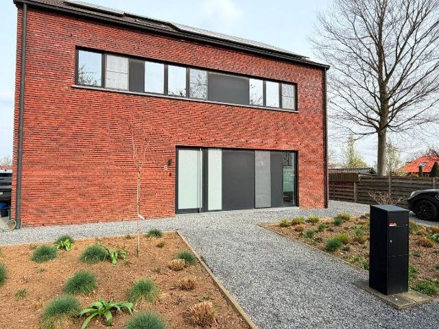Instapklare woning met 4 slpks en tuin in Lummen