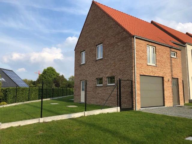 Instapklare woning TE HUUR met vlotte bereikbaarheid