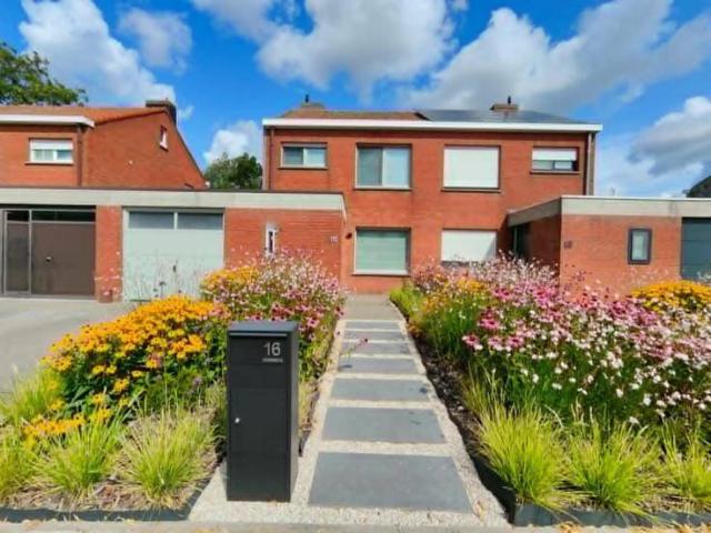 Instapklare en vernieuwde woning te huur. Toplocatie
