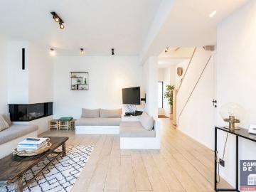 Instapklare, gemeubelde rijwoning met 5 slaapkamers en tuin – hartje Oud Knokke