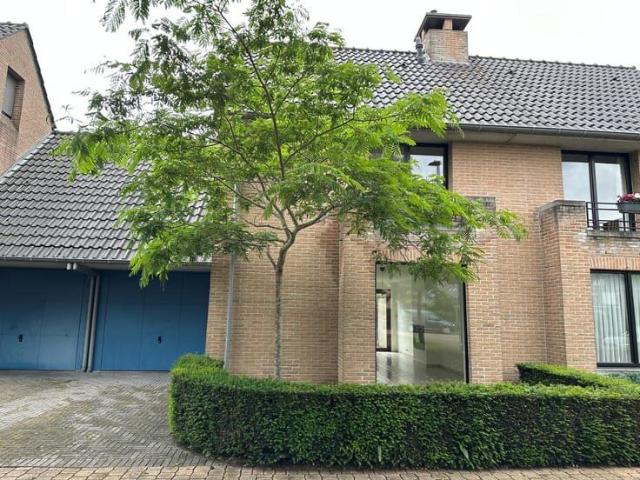 Instapklare gerenoveerde gezinswoning te huur in Brugge