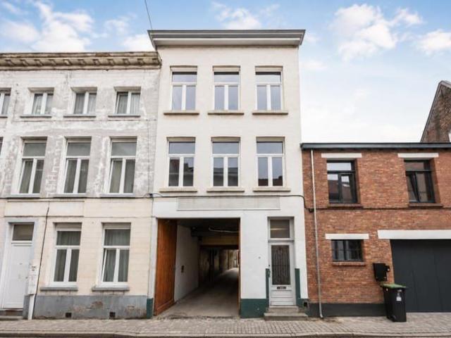 Instapklare gerenoveerde woning met 3 slaapkamers en ruim te