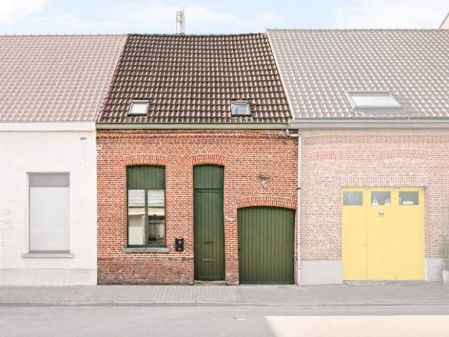 Instapklare gerenoveerde woning met zonnige binnenkoer